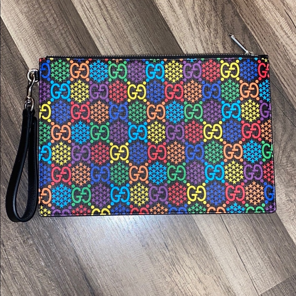 NWOT Gucci psychedelic clutch